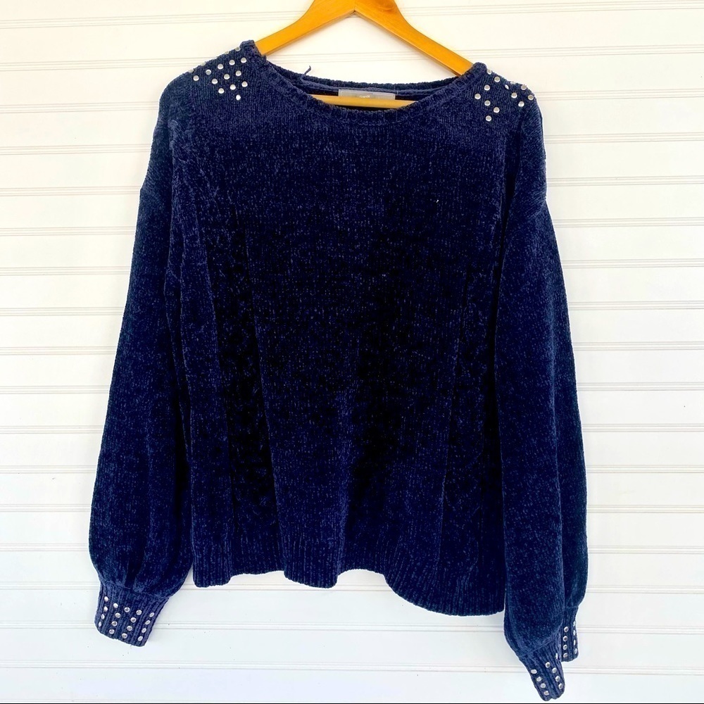 Studded pullover sweater Size Large